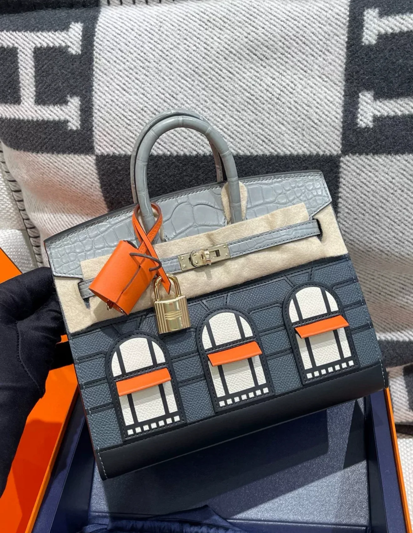 Hermès "Rainy Days" Sac Faubourg Birkin 20 Gris Misty Matte Alligator Permabrass Hardware - Image 2