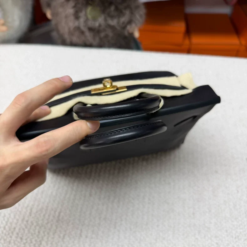 Hermès Birkin 25 Black Volupto Leather gold hardware - Image 3