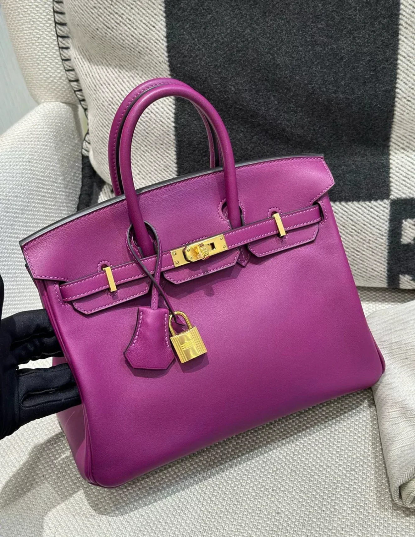 Hermes Birkin 25 Anemone Purple Swift Leather Gold Hardware Handbag - Image 2