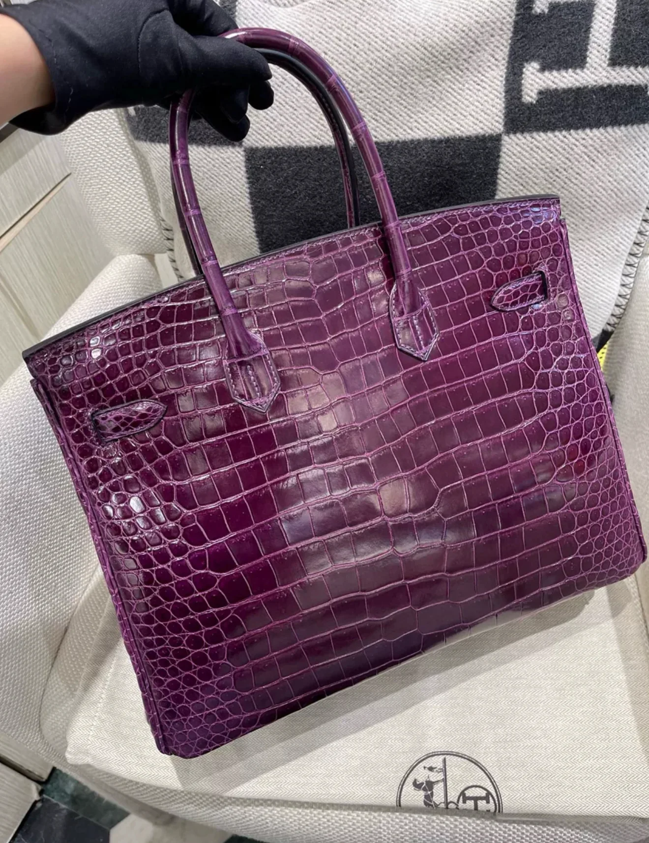 Hermès Birkin 35 N5 Cassis Violet shiny crocodile gold Hardware - Image 2