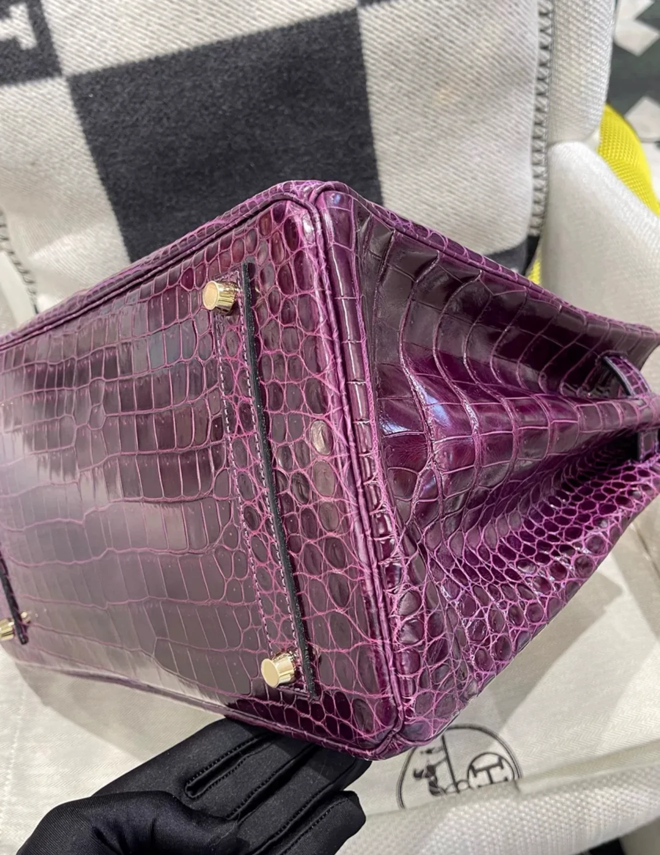 Hermès Birkin 35 N5 Cassis Violet shiny crocodile gold Hardware - Image 4