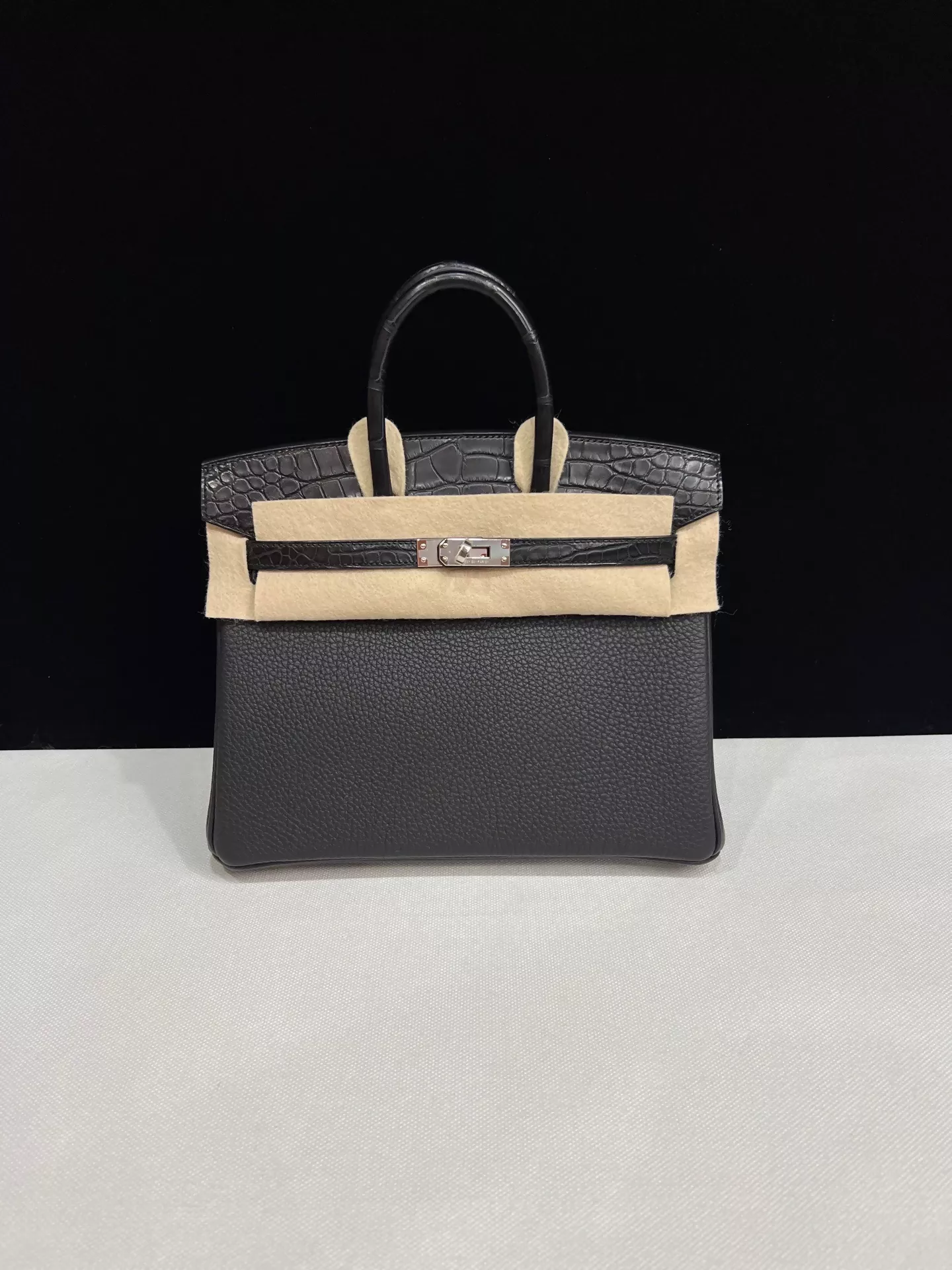 Hermes Birkin 25 Touch black togo matte crocodile leather with palladium hardware - Image 2