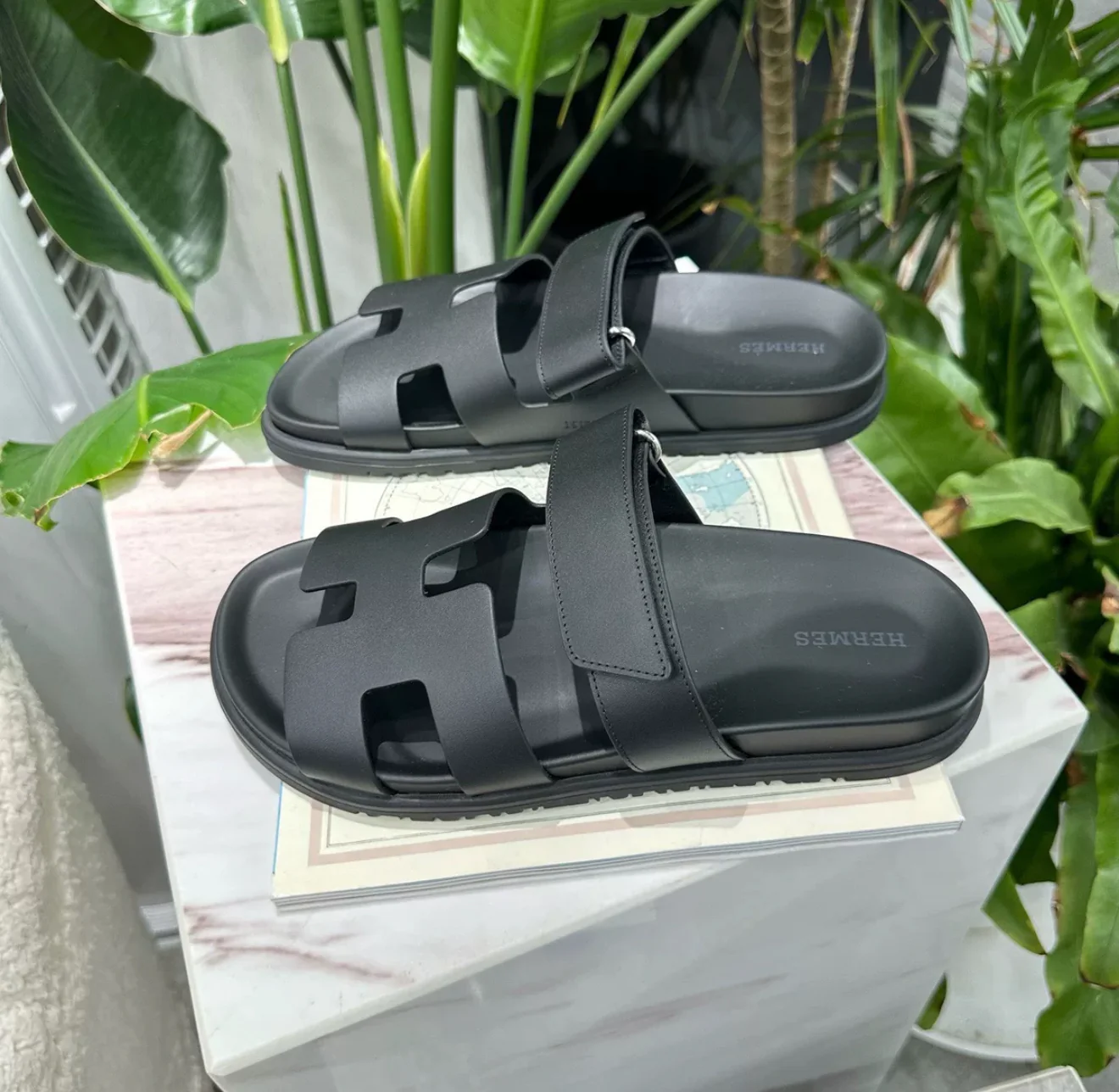 Hermès Black Chypre sandals size 38 - Image 3