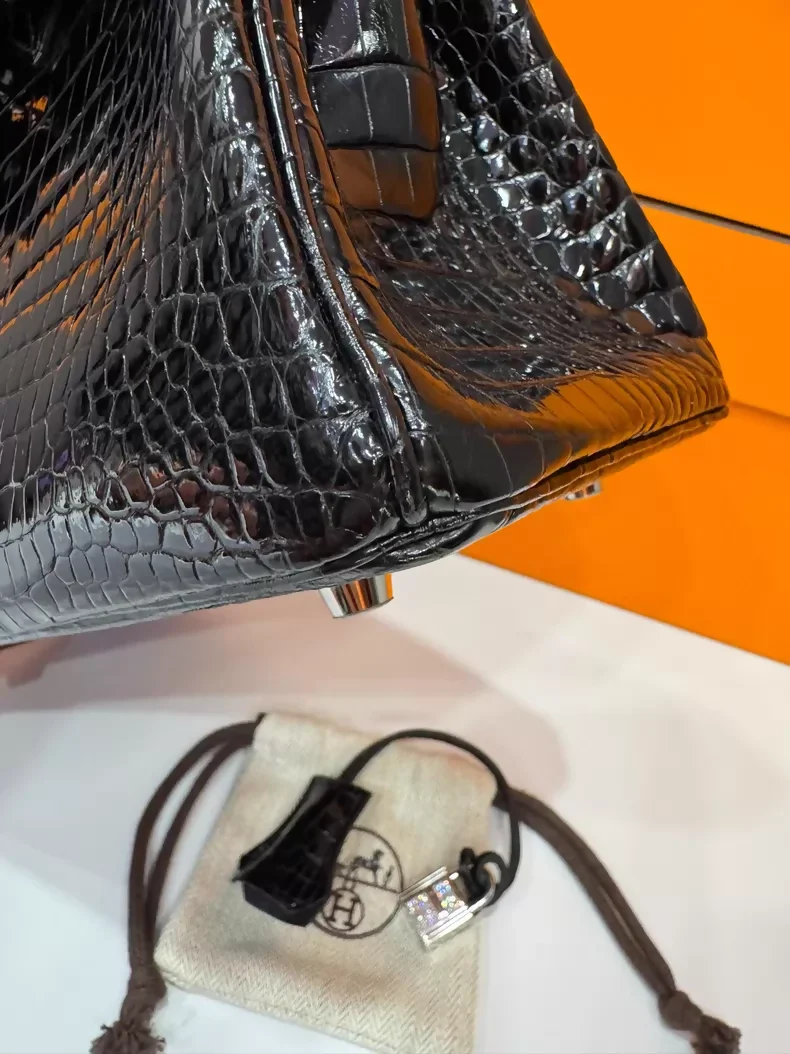 Hermes Birkin 25 black shiny leather crocodile leather with diamond hardware - Image 3