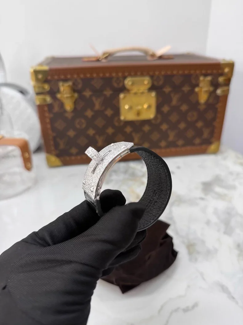 Hermes black shiny alligator leather diamond-hardware bracelet - Image 2