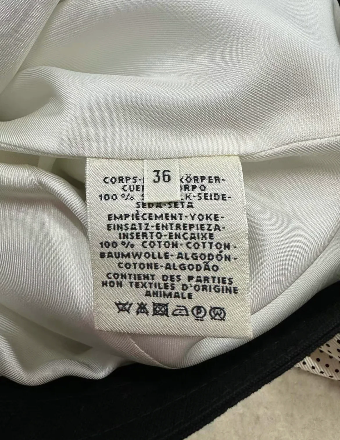 Hermes Black & White "Outdoor" Printed Silk Short Jacket size 36 - Image 4
