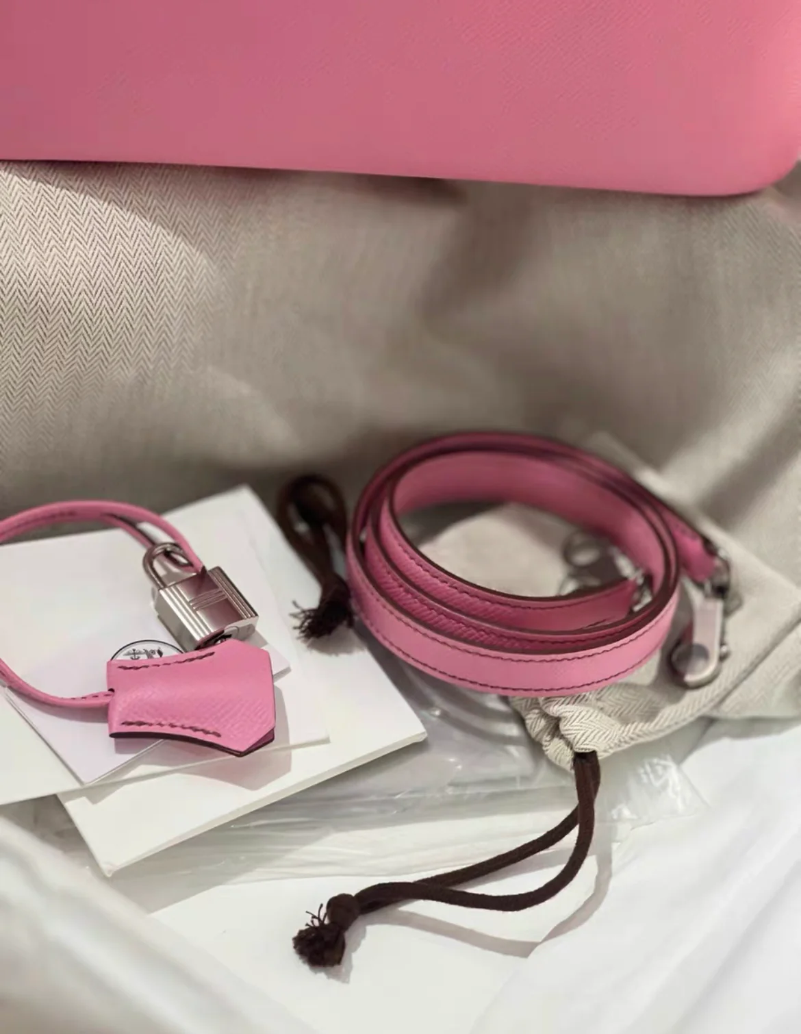 Hermès Bolide 1923 25 Epsom Bubblegum - Image 6