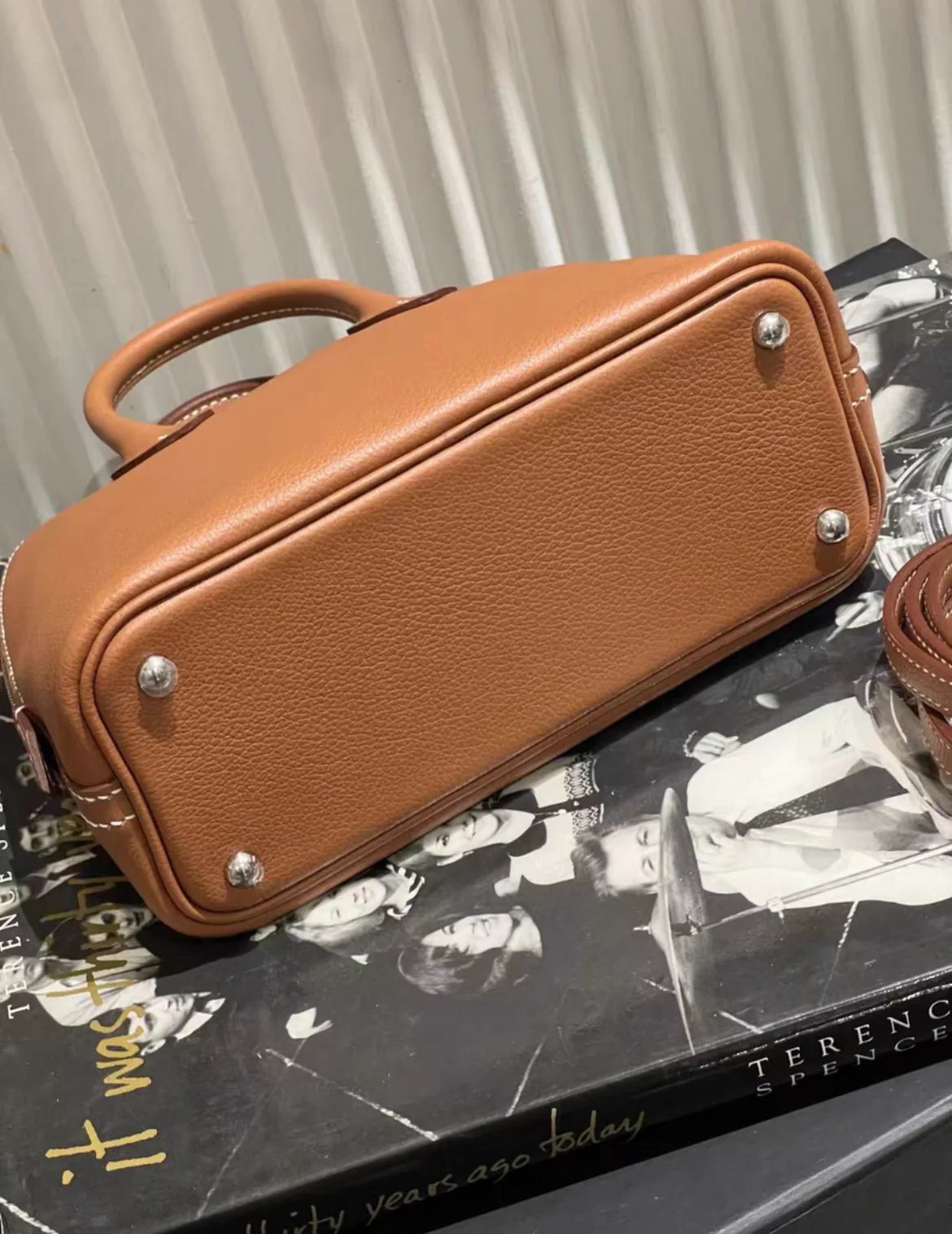 HERMÈS Bolide 1923 Mini crossbody bag in Gold Evercolor leather with Gold hardware - Image 3