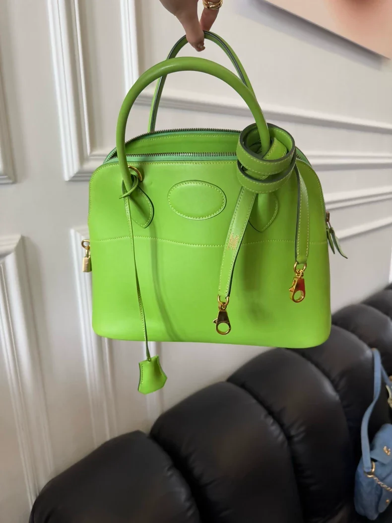 Hermès Bolide 31 This very trendy apple green model is extremely rare - Image 3