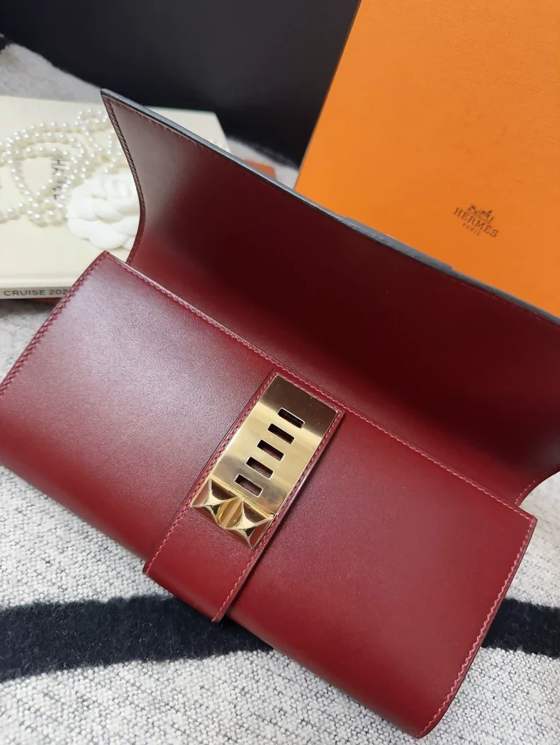 Hermes red Medor clutch gold hardware - Image 3