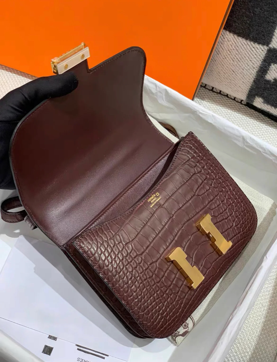 Hermès Constance 19 Porosus Crocodile Marron Gold Hardware - Image 7