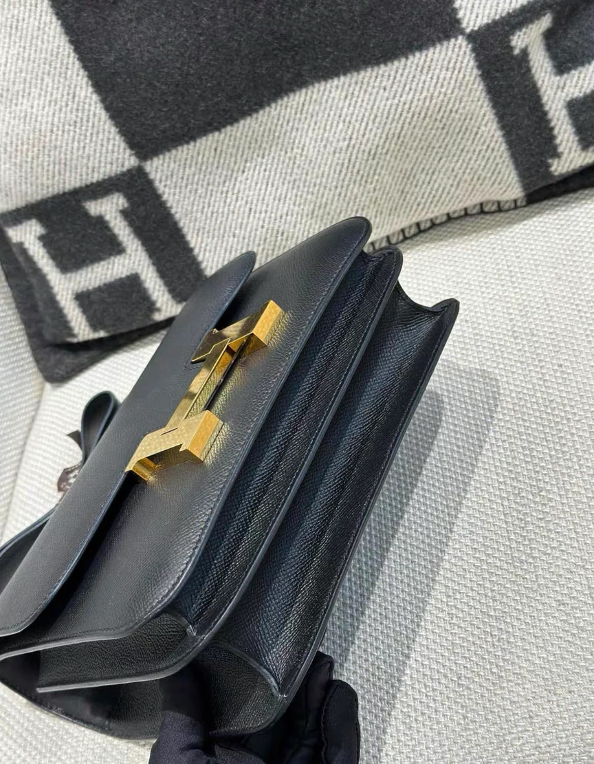 HERMES CONSTANCE 24 NOIR BLACK EPSOM GOLD HARDWARE - Image 6