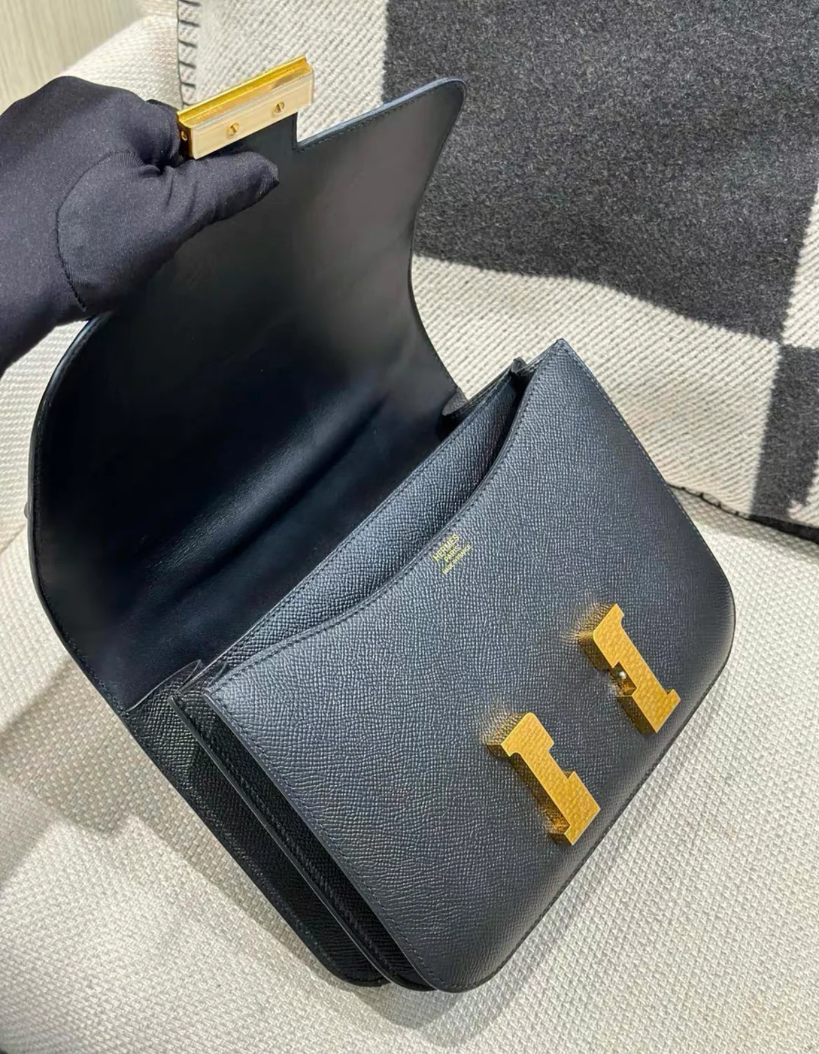 HERMES CONSTANCE 24 NOIR BLACK EPSOM GOLD HARDWARE - Image 7
