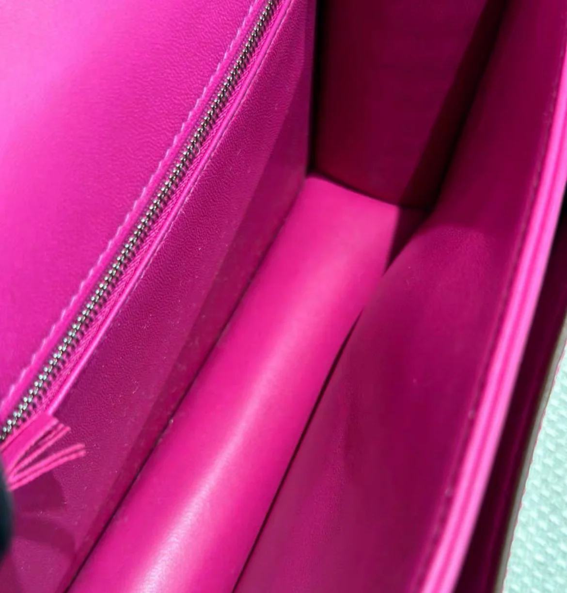 Hermès Constance 24 Fushia Shiny Alligator Palladium Hardware - Image 7