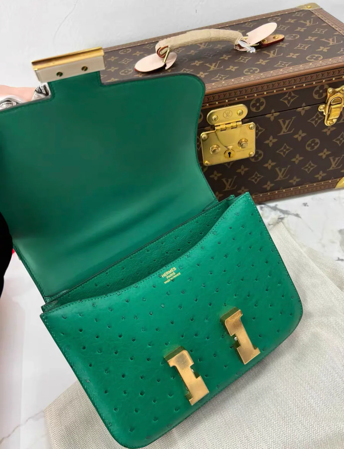 Hermès Constance 24 Vert Verone Ostrich Gold Hardware - Image 5