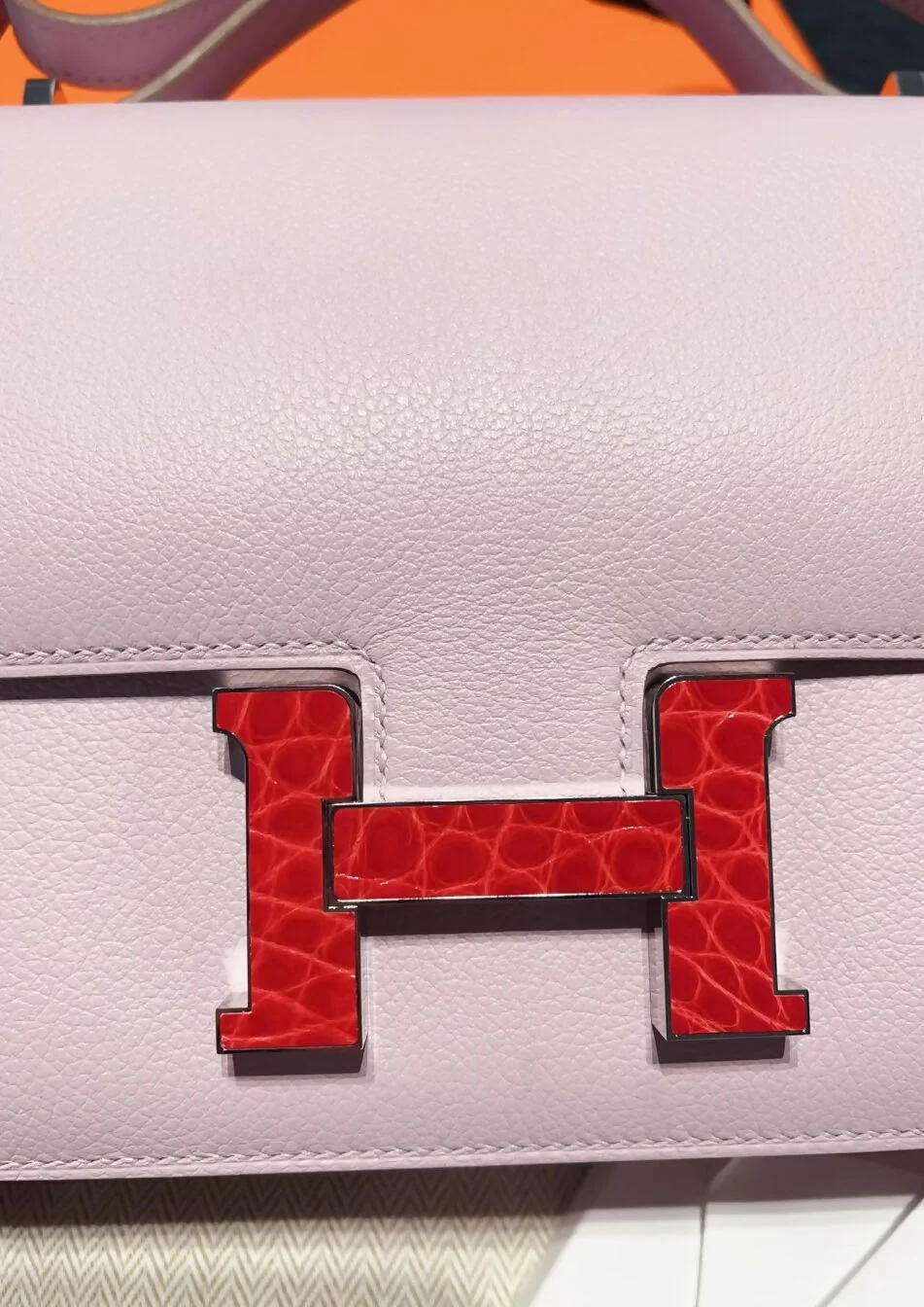 Hermes constance mini touch Mauve Pale evercolor leather with red alligator hardware - Image 2
