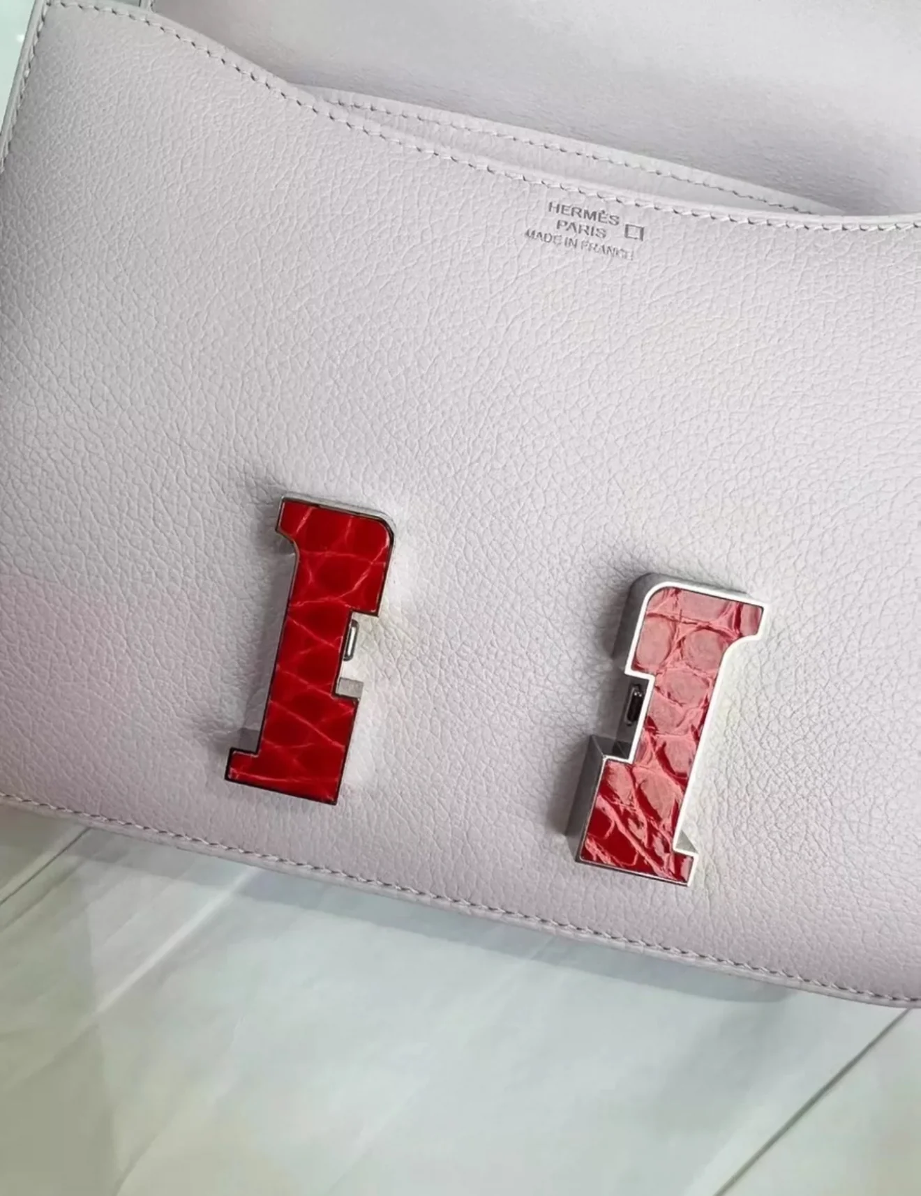 Hermes Constance mini touch Mauve Pale/ Red crocodile - Image 4