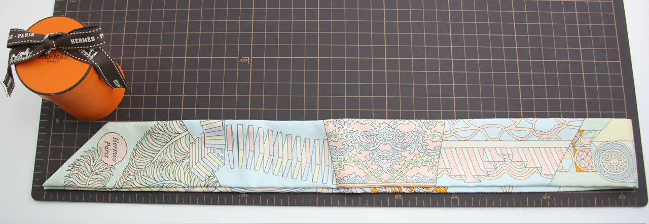 Hermes De l'Ombrelle aux Silk Twilly Pale Pink Sky Orange - Image 10