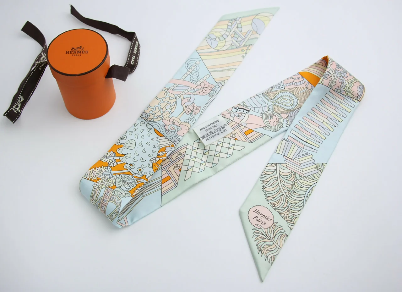 Hermes De l'Ombrelle aux Silk Twilly Pale Pink Sky Orange - Image 2