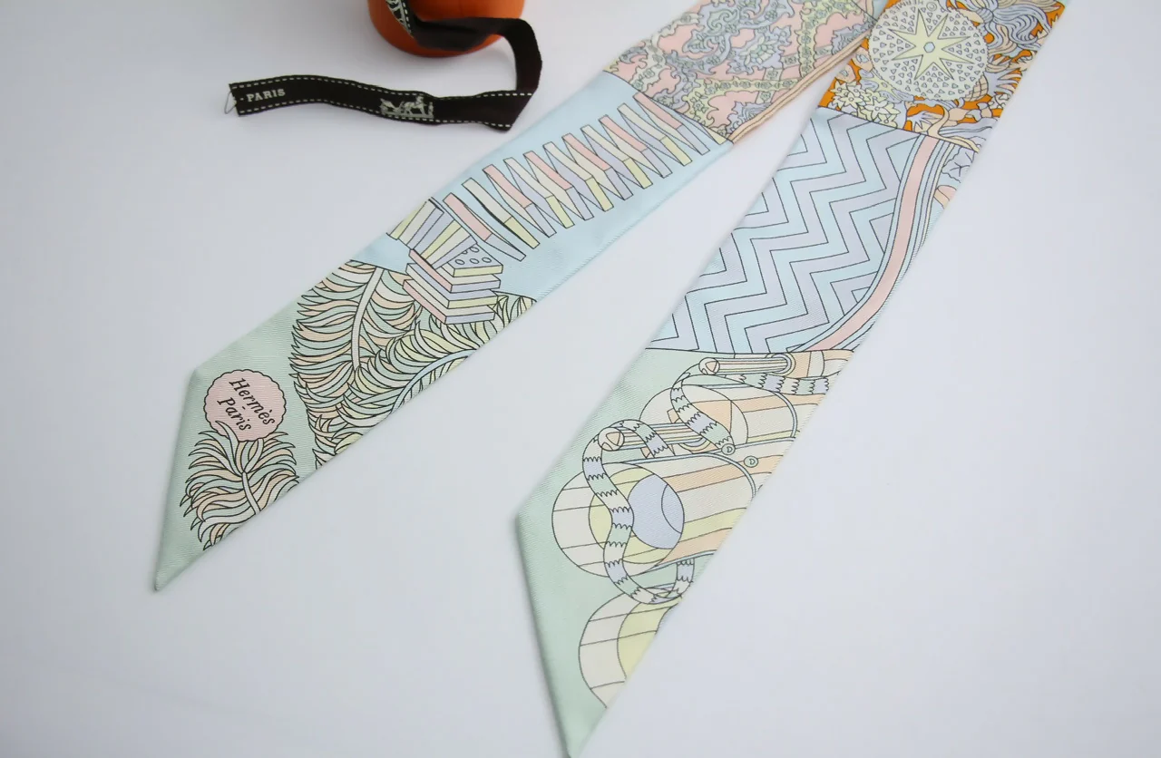 Hermes De l'Ombrelle aux Silk Twilly Pale Pink Sky Orange - Image 6
