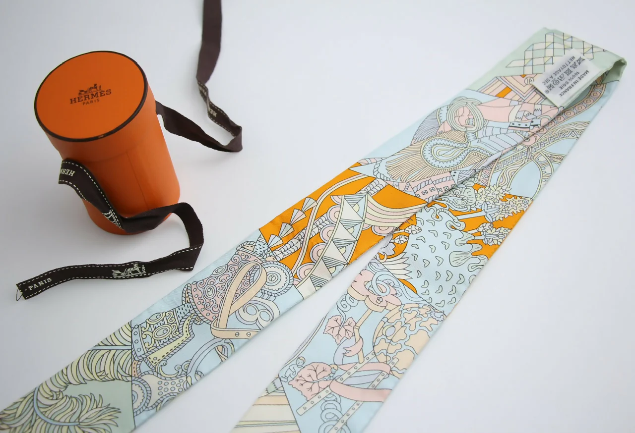 Hermes De l'Ombrelle aux Silk Twilly Pale Pink Sky Orange - Image 7