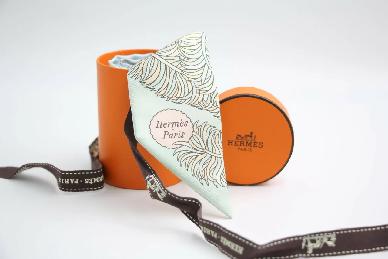 Hermes De l'Ombrelle aux Silk Twilly Pale Pink Sky Orange - Image 9