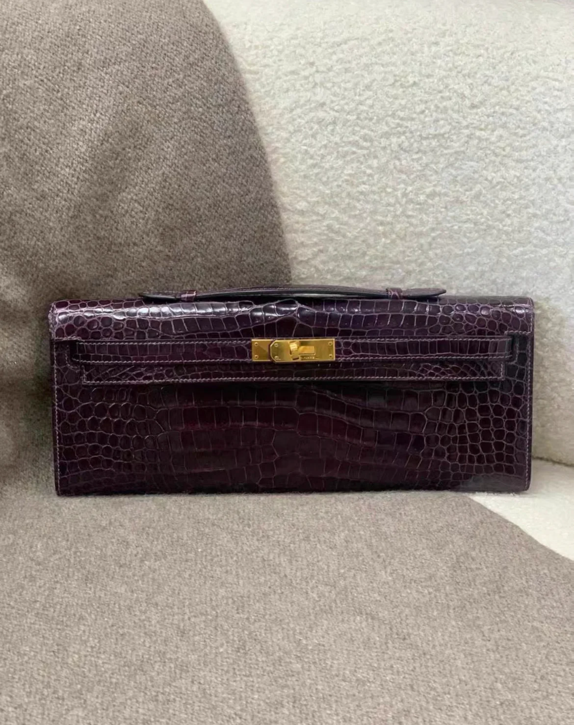 Hermès Kelly Cut Amethysts shiny Crocodile with gold hardware Clutch - Image 2