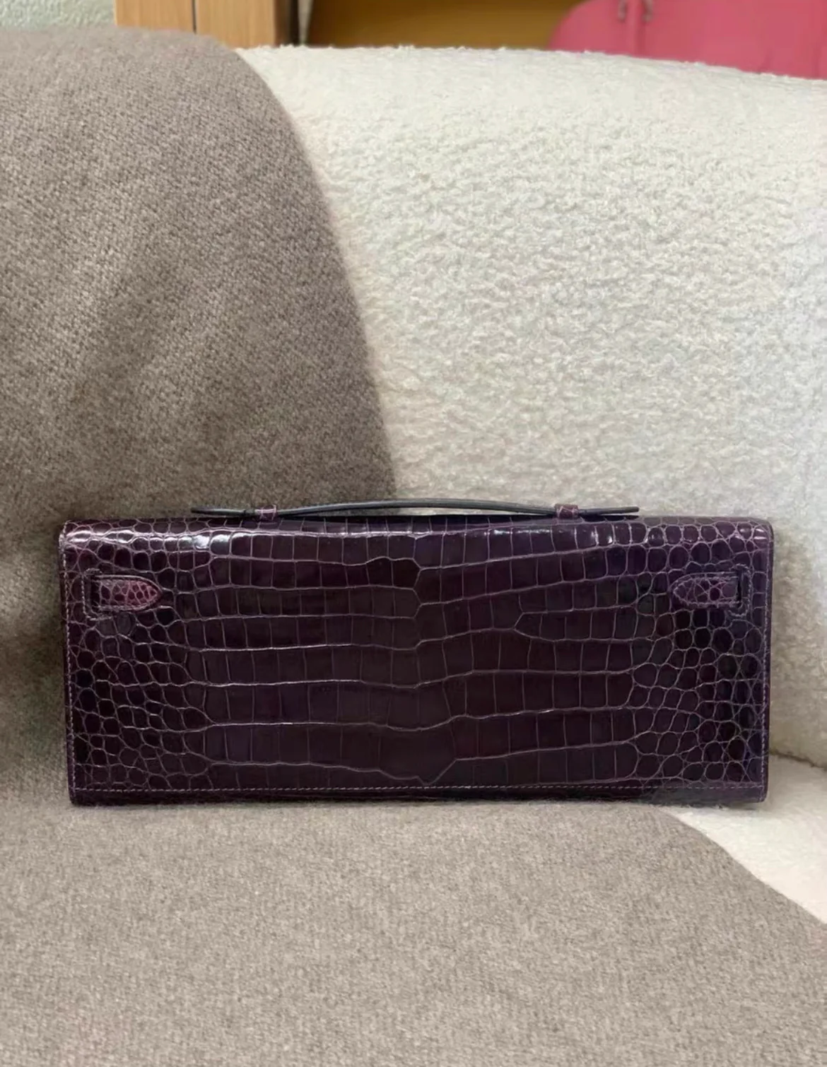 Hermès Kelly Cut Amethysts shiny Crocodile with gold hardware Clutch - Image 3