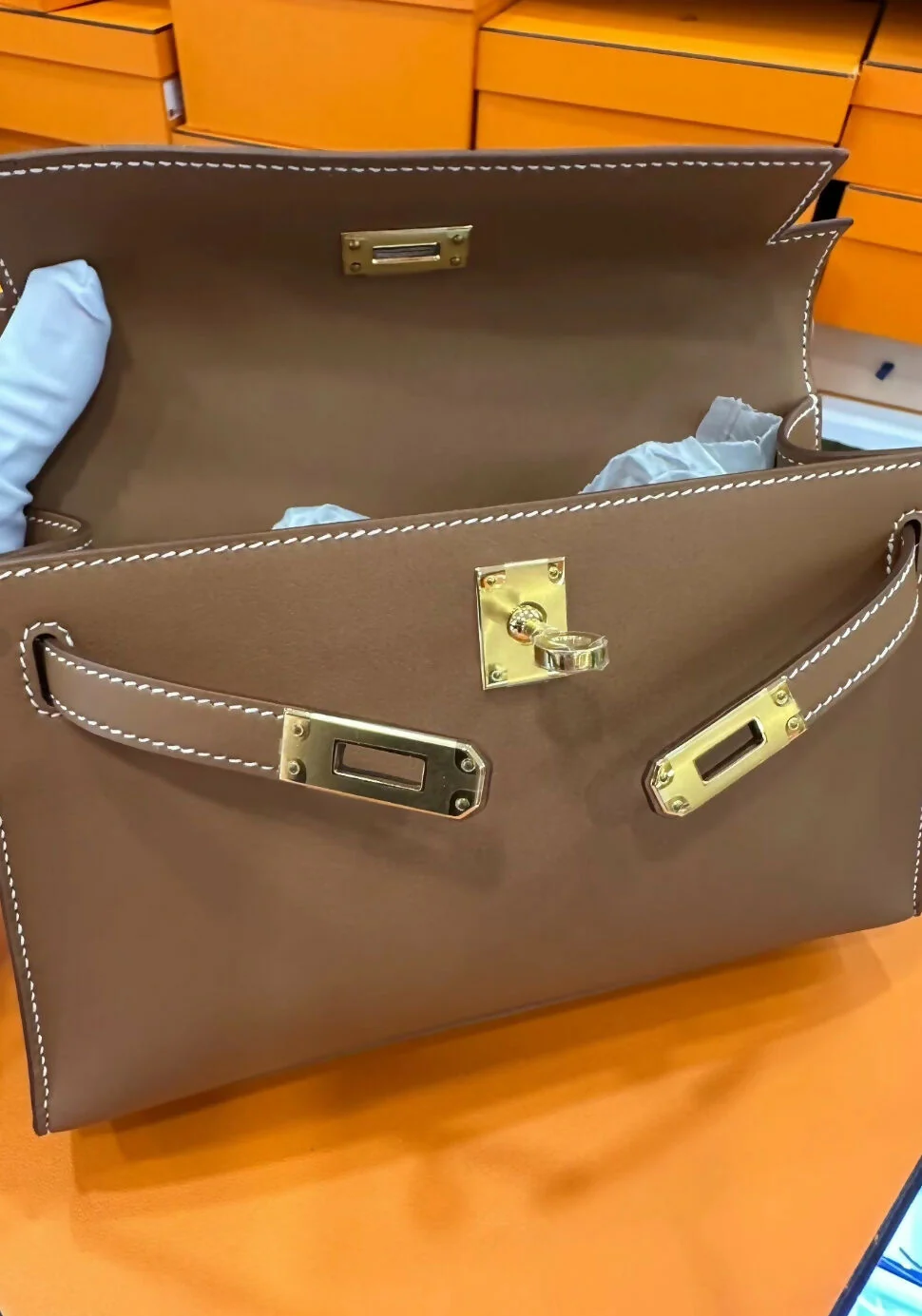 Hermès Kelly Pochette Gold Swift leather Gold hardware - Image 2