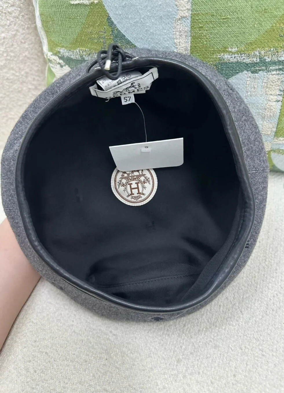 Hermès Cashmere Leather Beret Gray 57 - Image 3