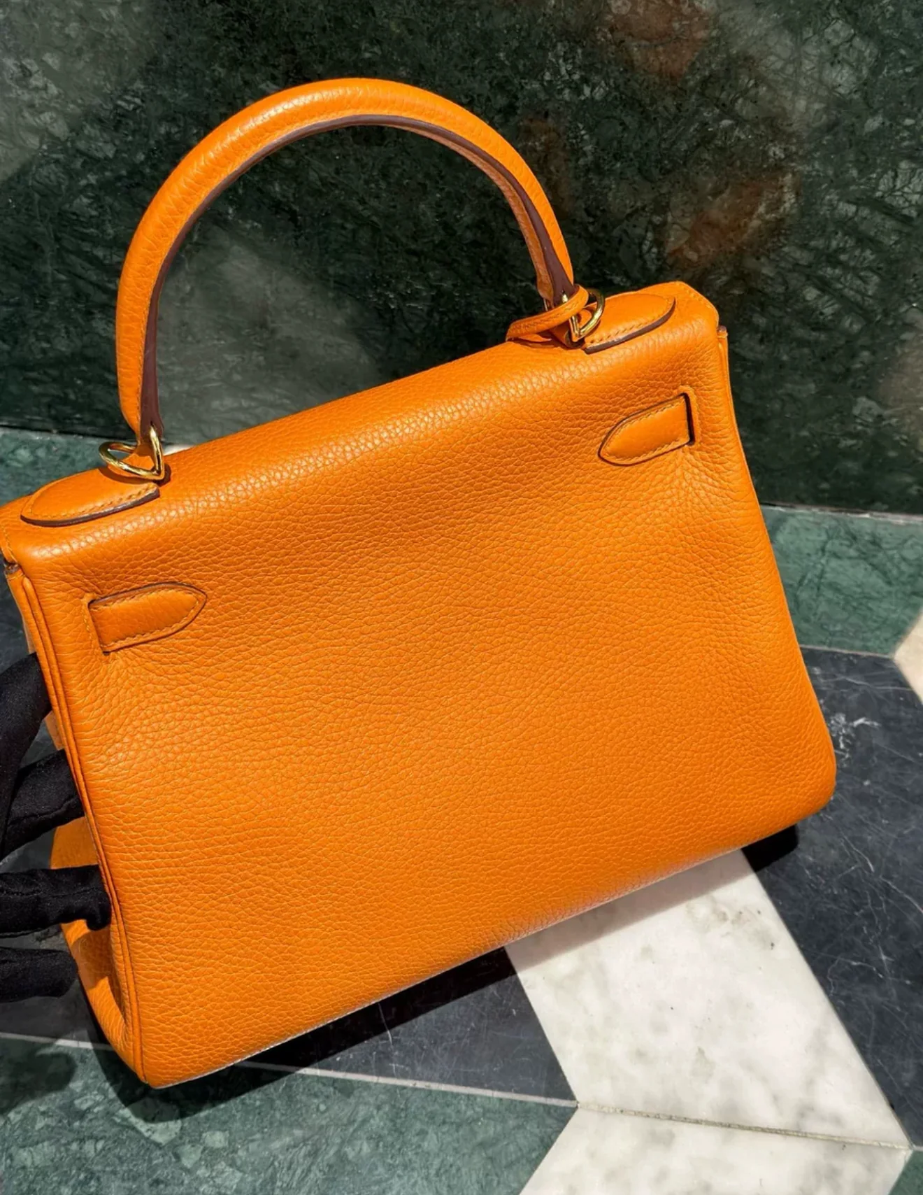 Hermès Kelly28 Orange Togo Leather Gold Hardware - Image 4