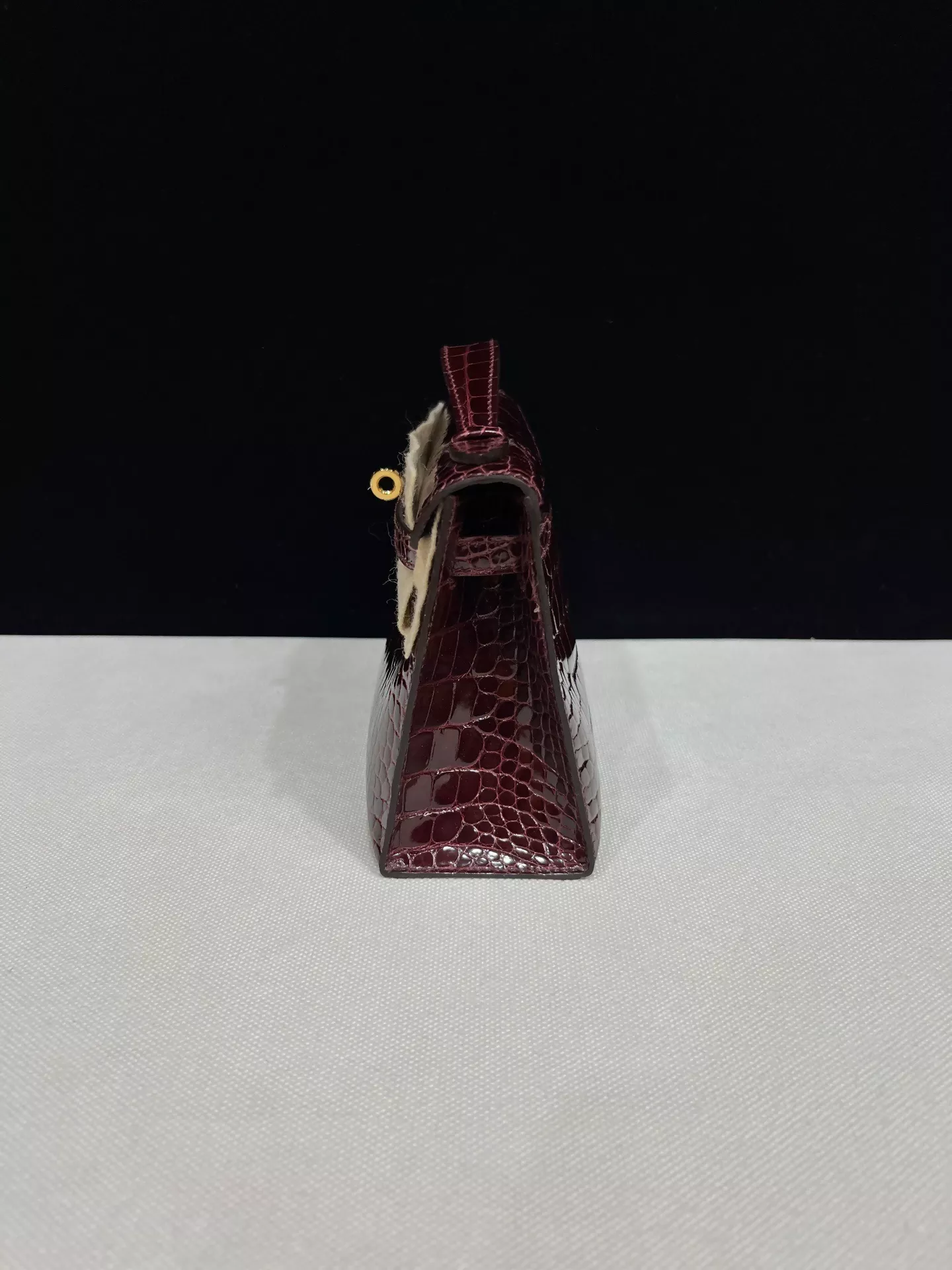 Hermes kelly Pochette Bordeaux Shiny Crocodile Leather Gold Hardware - Image 3