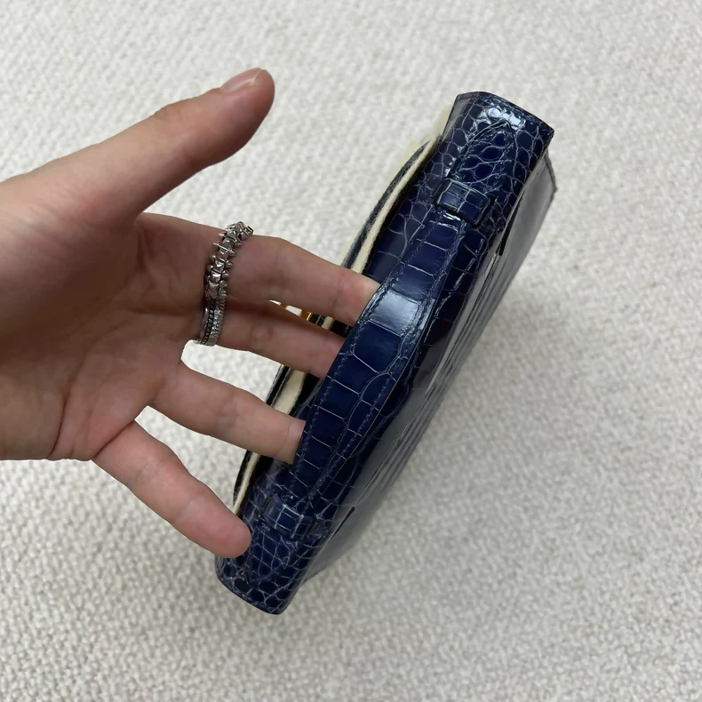 Hermès Kelly pochette M3 Blue shiny crocodile leather gold hardware - Image 3