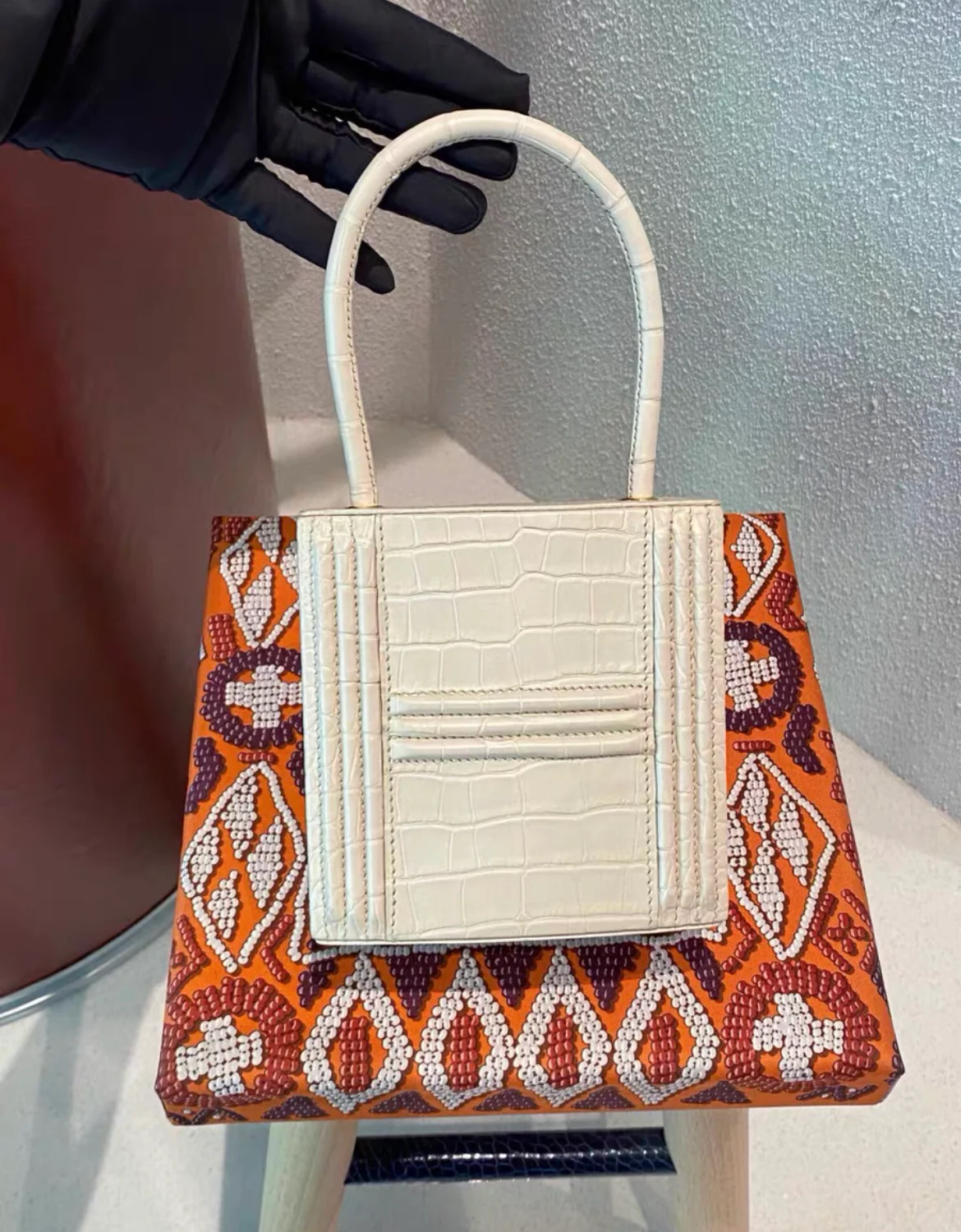 HERMÈS HSS CADENA LOCK BOX BAG WHITE CROCODILE LEATHER - Image 2