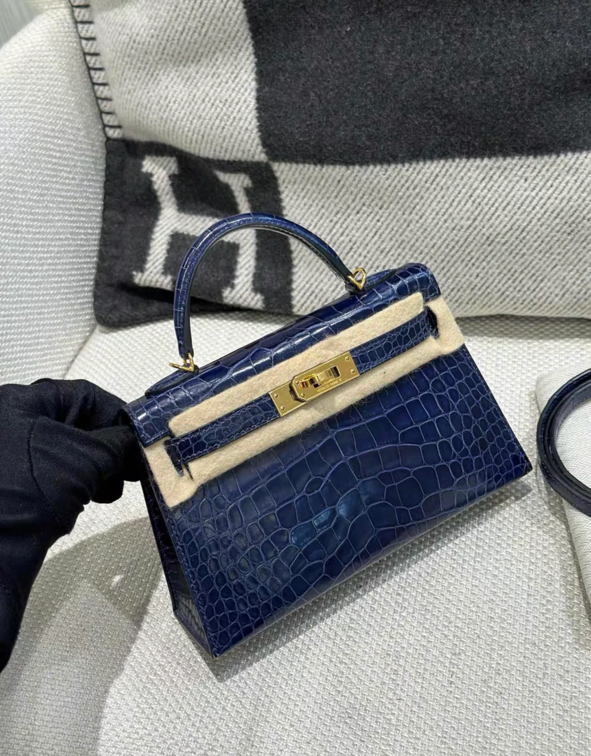 HERMES KELLY 20 MINI SELLIER BLEU SAPHIR SHINY ALLIGATOR GOLD HARDWARE - Image 2