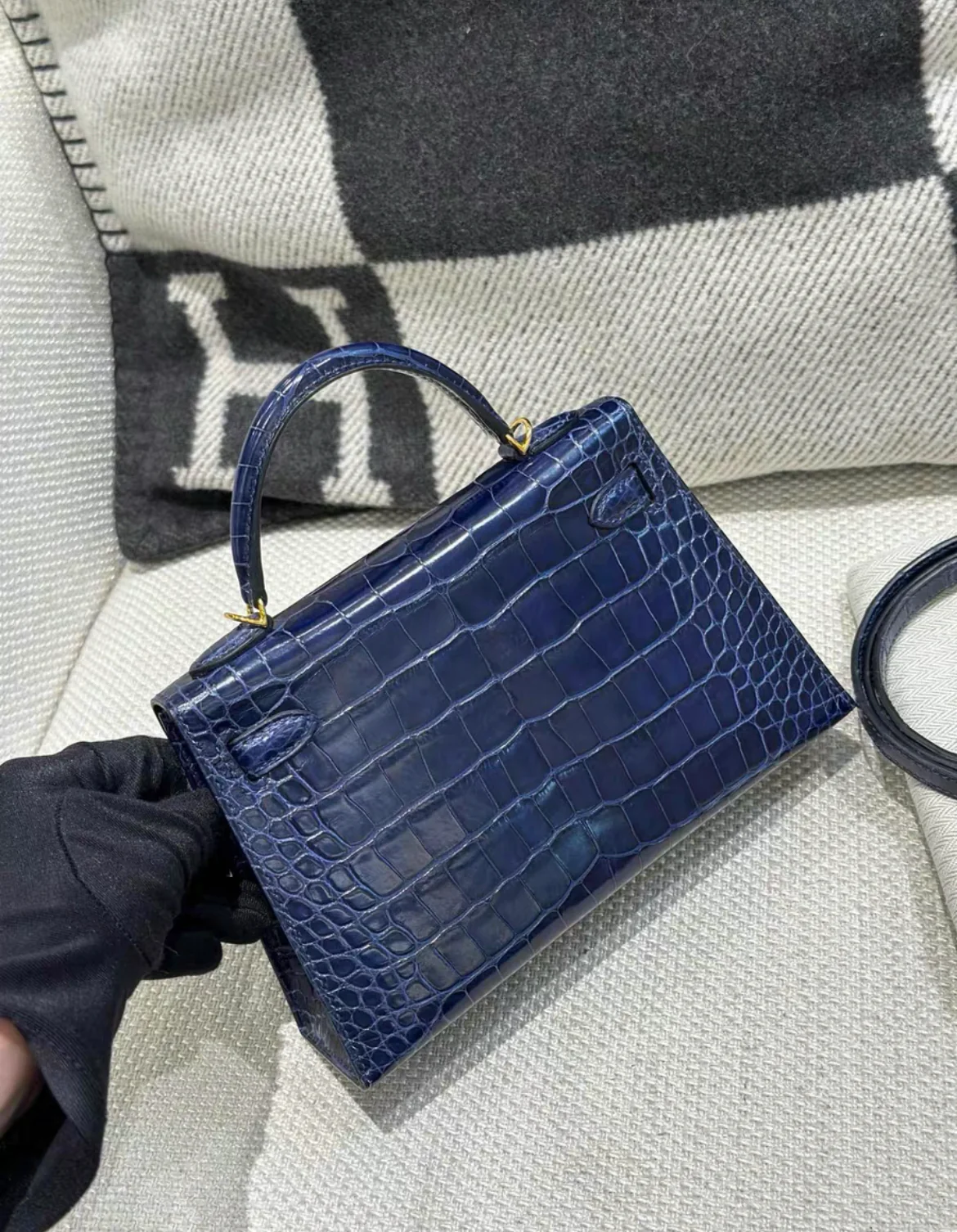HERMES KELLY 20 MINI SELLIER BLEU SAPHIR SHINY ALLIGATOR GOLD HARDWARE - Image 3