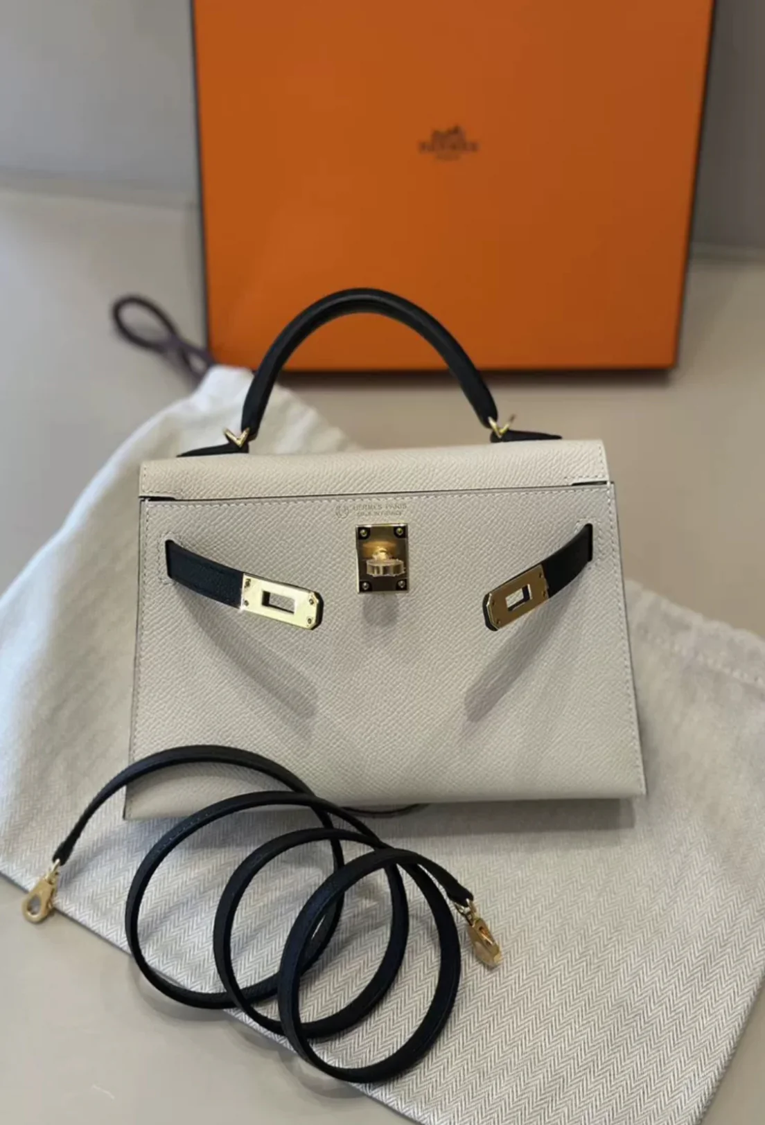 Hermès Kelly 20 Sellier Mini Nata/Black Chèvre Leather Permabrass Hardware - Image 5