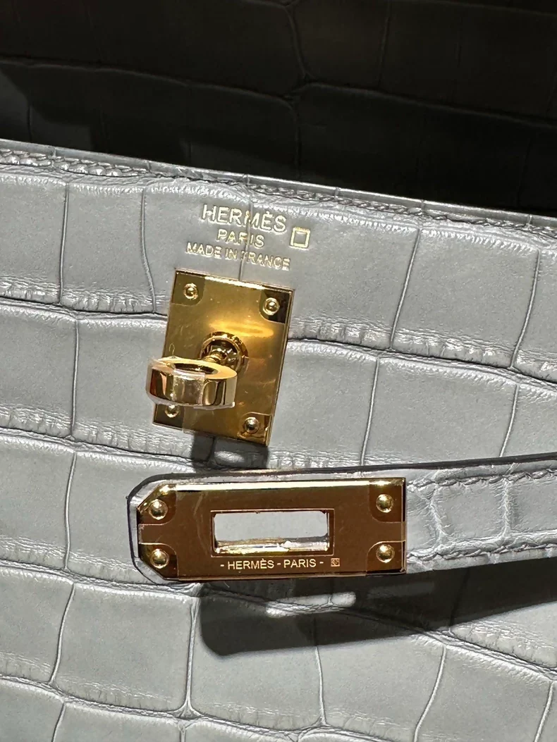 Hermes Kelly 25 gris cement matte crocodile leather gold hardware - Image 2