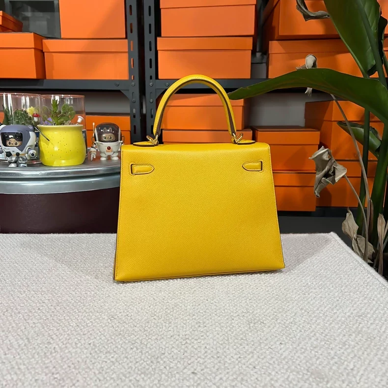 Hermes Kelly 25 jaune Ambre yellow with Epsom Leather and gold hardware - Image 2