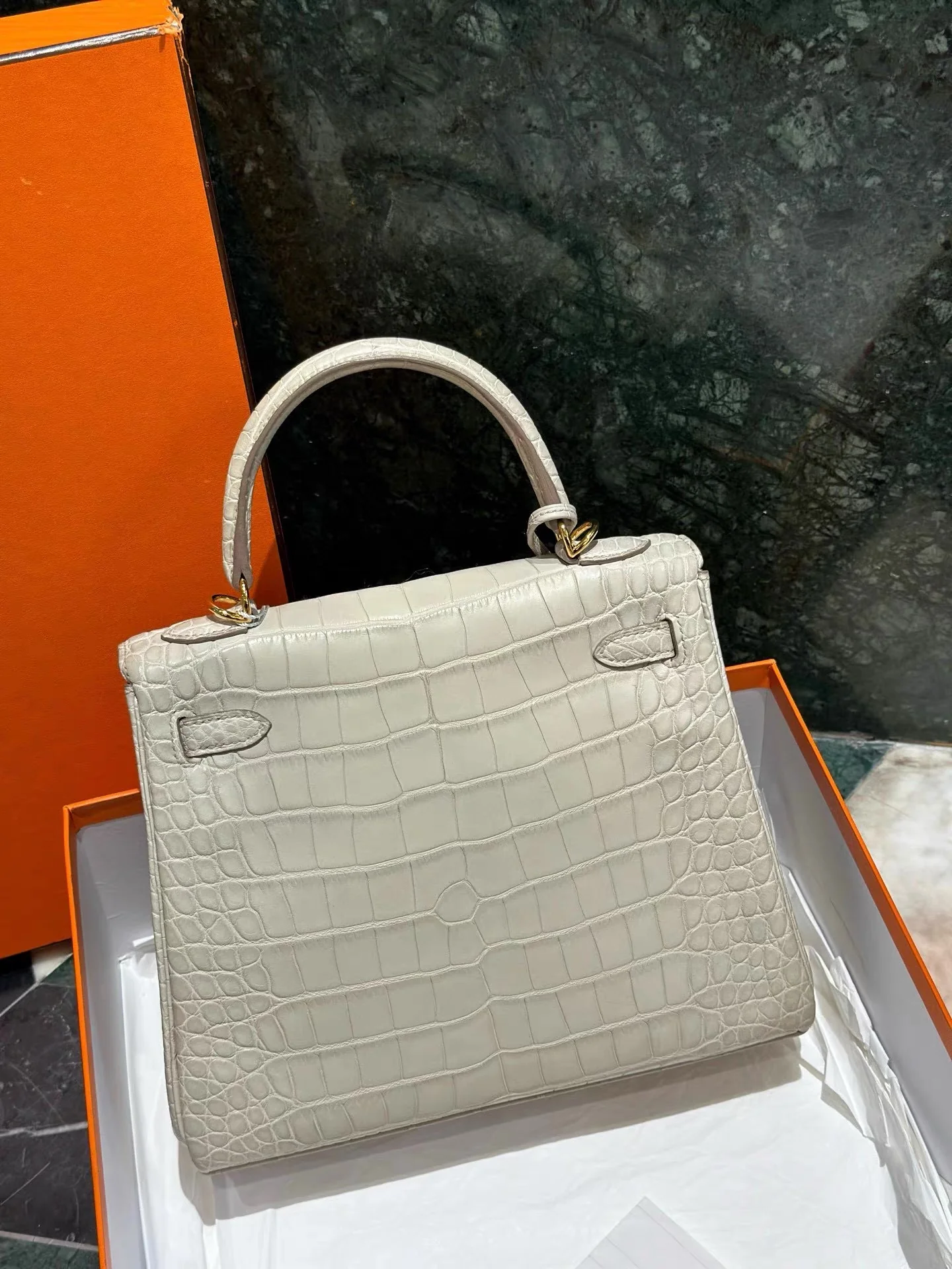 Hermes Kelly 25 Béton 8L Matte Alligator Gold Hardware - Image 2
