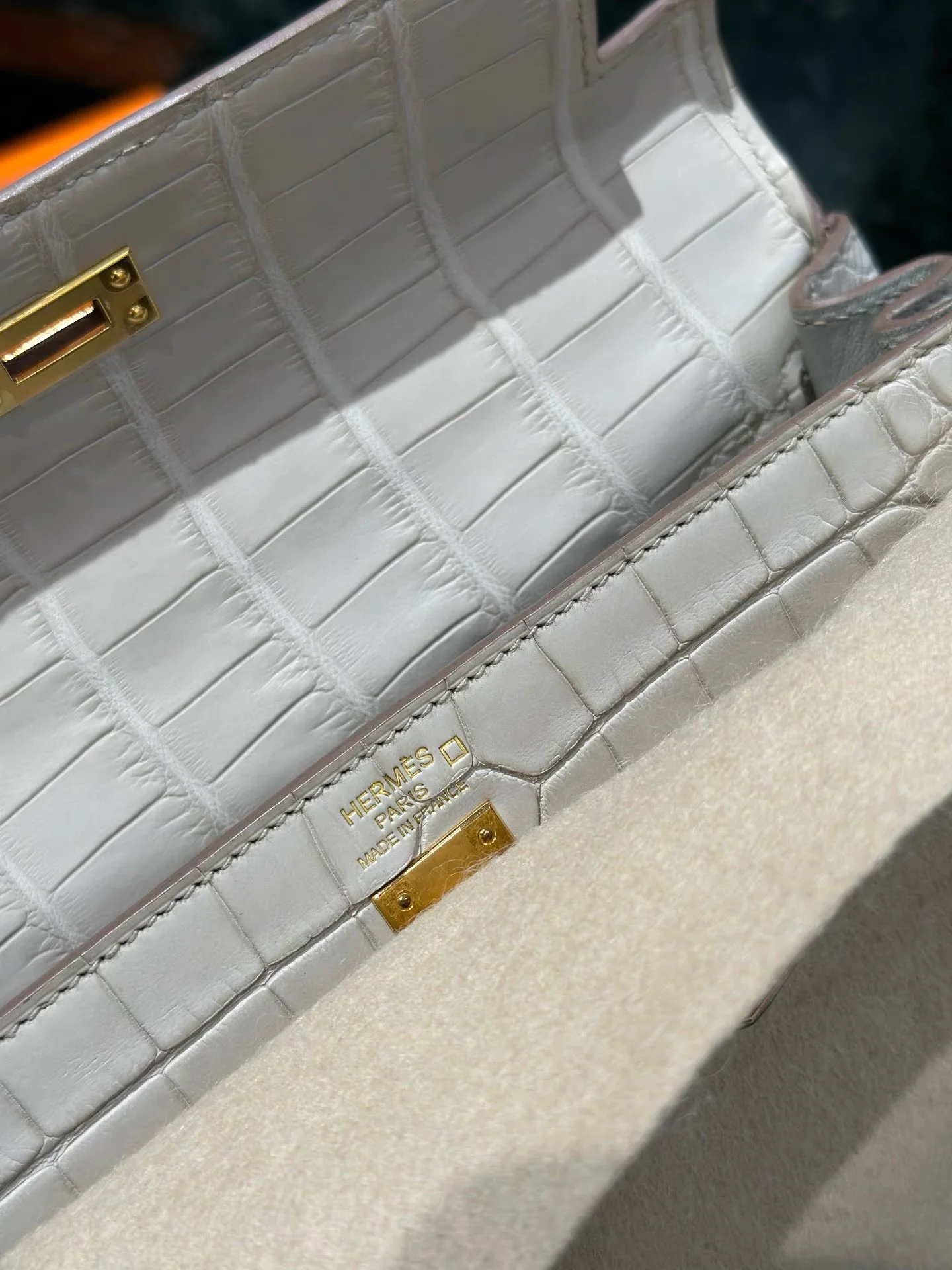 Hermes Kelly 25 Béton 8L Matte Alligator Gold Hardware - Image 4