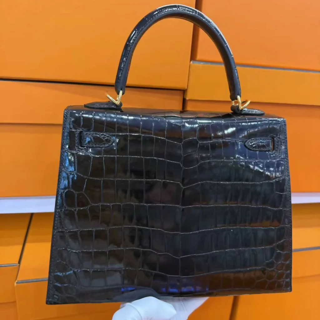 Hermès Kelly 25 Black Shiny Crocodile Leather with Gold Hardware - Image 2