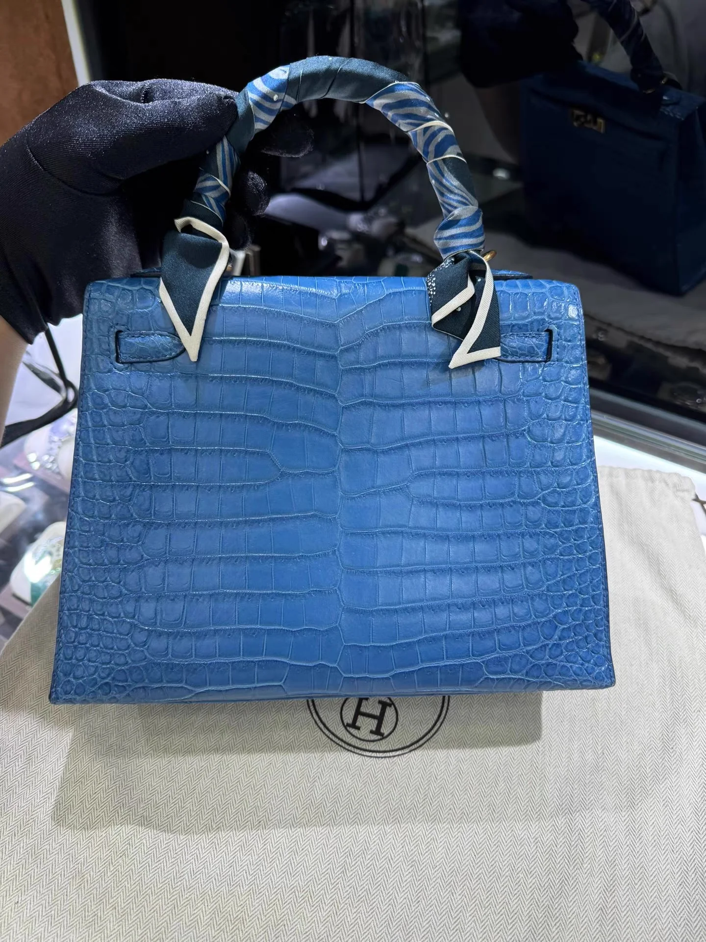 Hermes Kelly 25 Bleu Mykonos Matte Alligator Leather Gold Hardware - Image 2