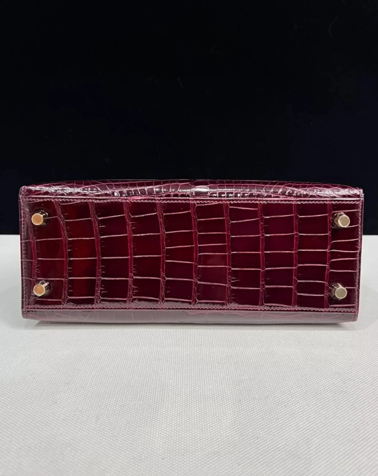 HERMES Kelly 25 Bordeaux Shiny Crocodile Leather gold hardware - Image 6