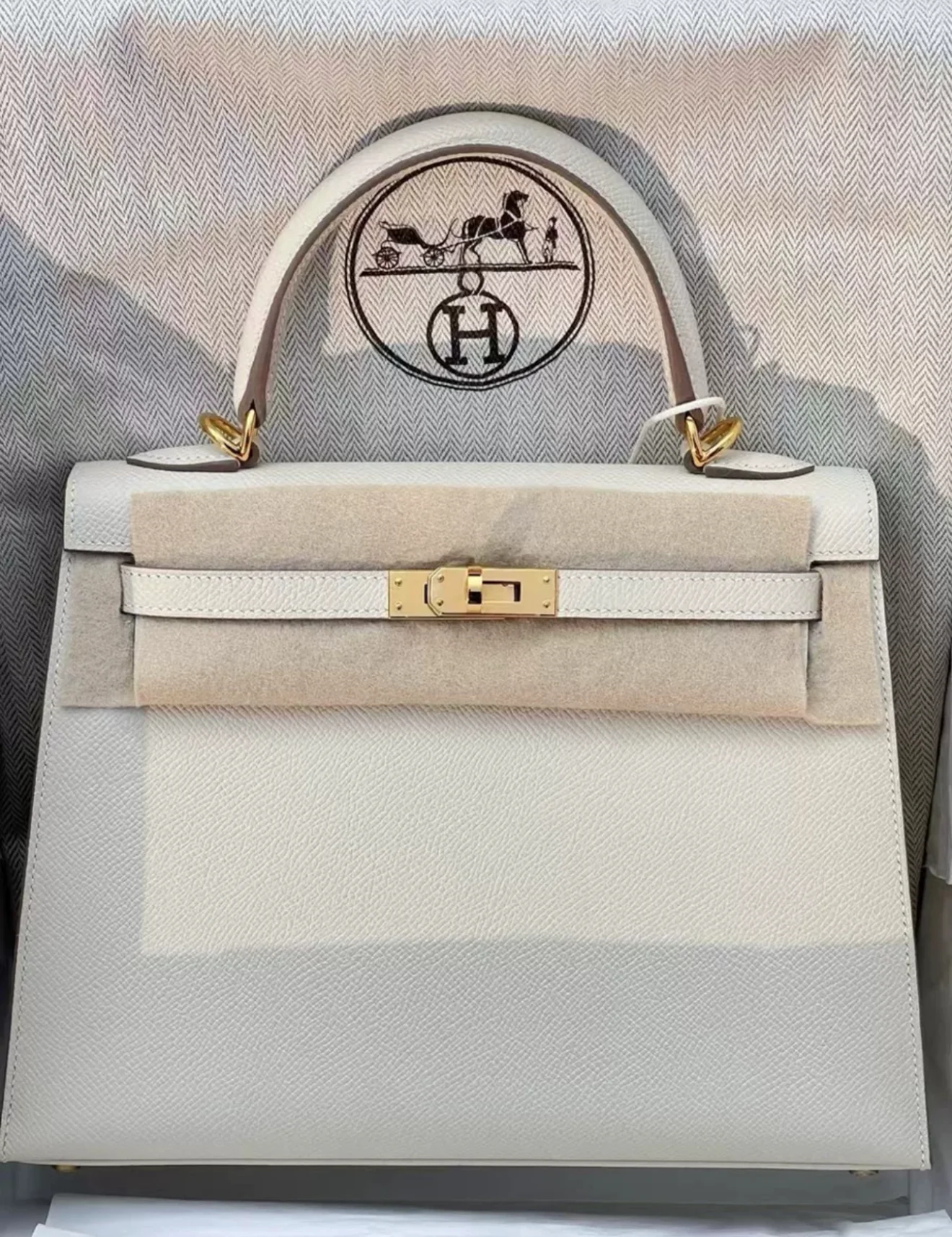 Hermès Kelly 25 Craie Epsom Leather Gold Hardware