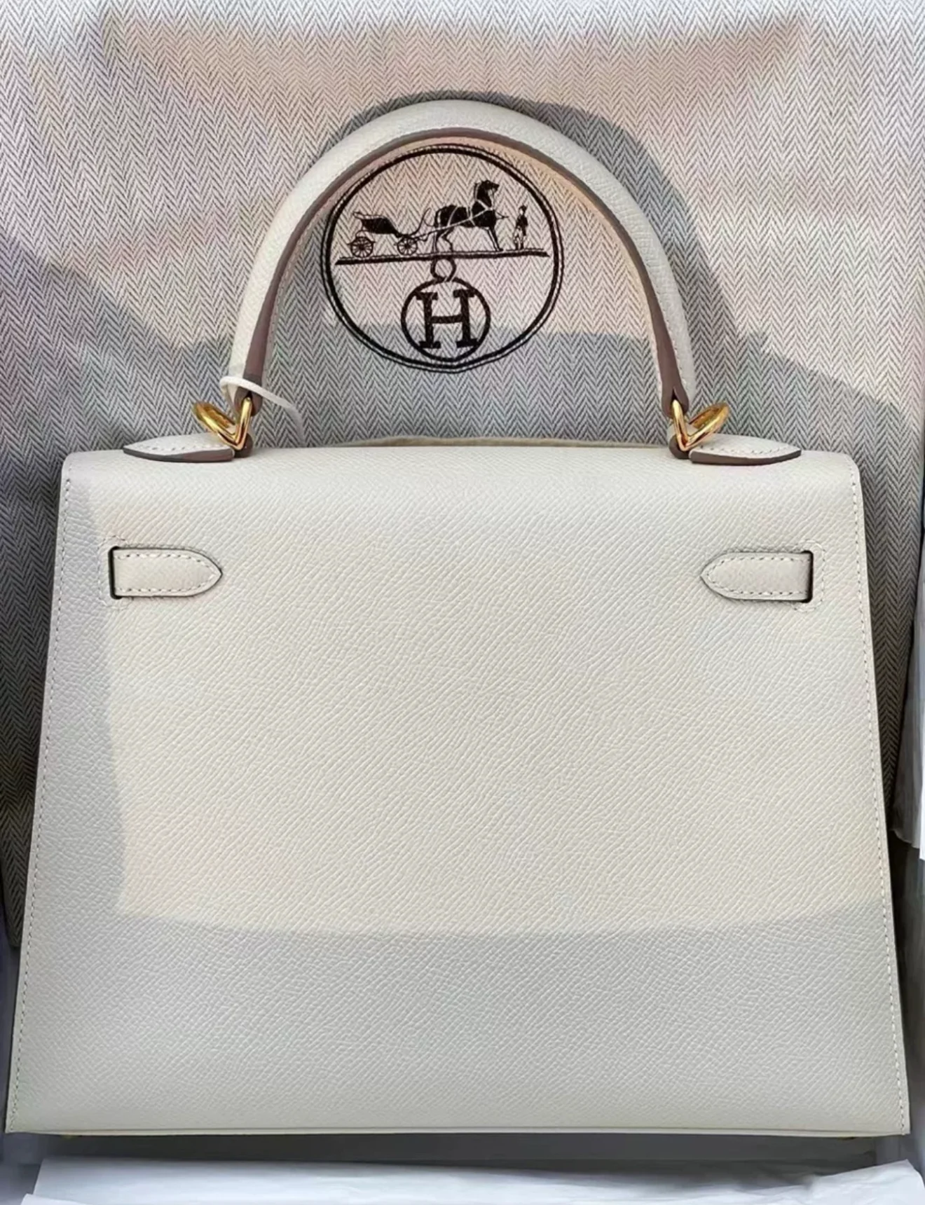 Hermès Kelly 25 Craie Epsom Leather Gold Hardware - Image 2