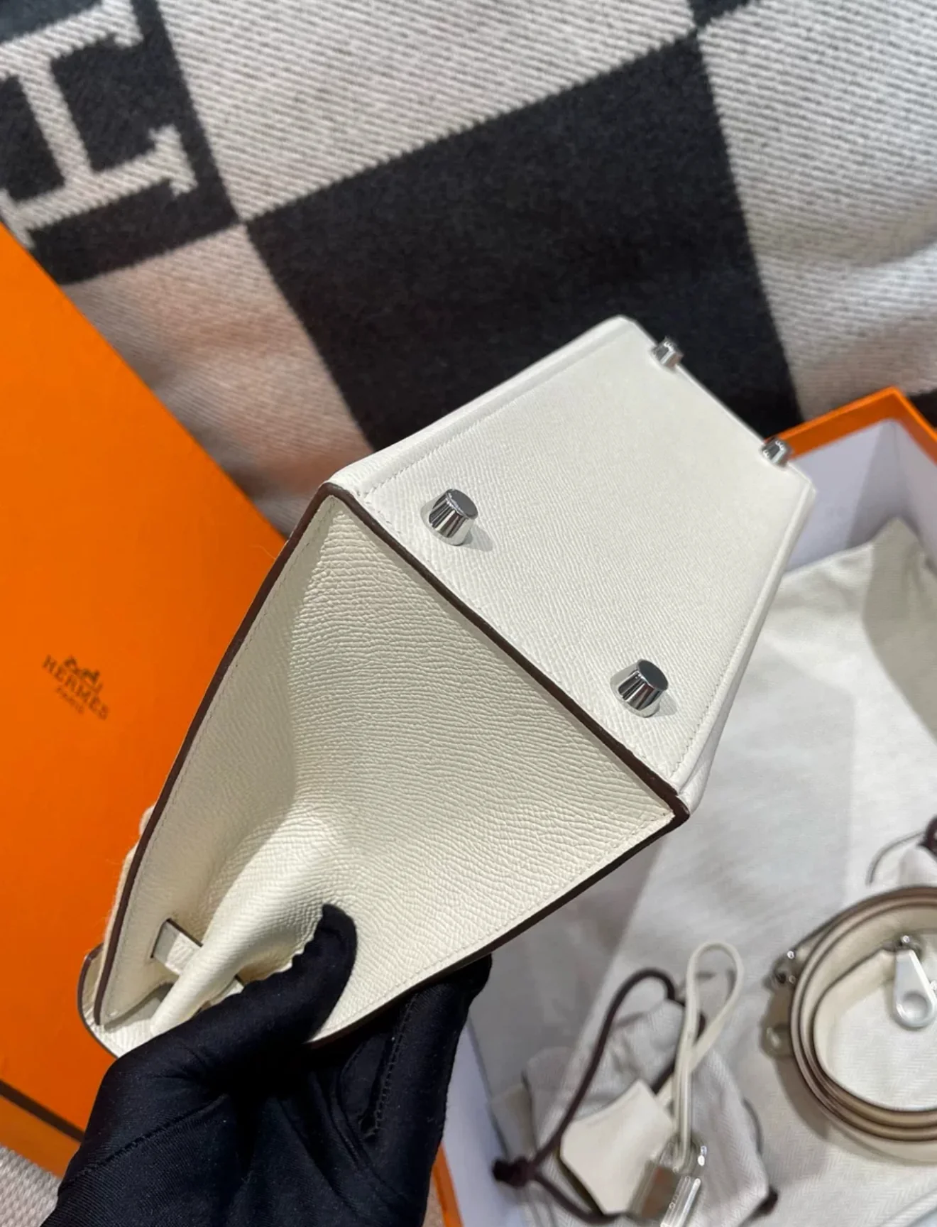 Hermès Kelly 25 Epsom Nata Leather Palladium Leather - Image 6