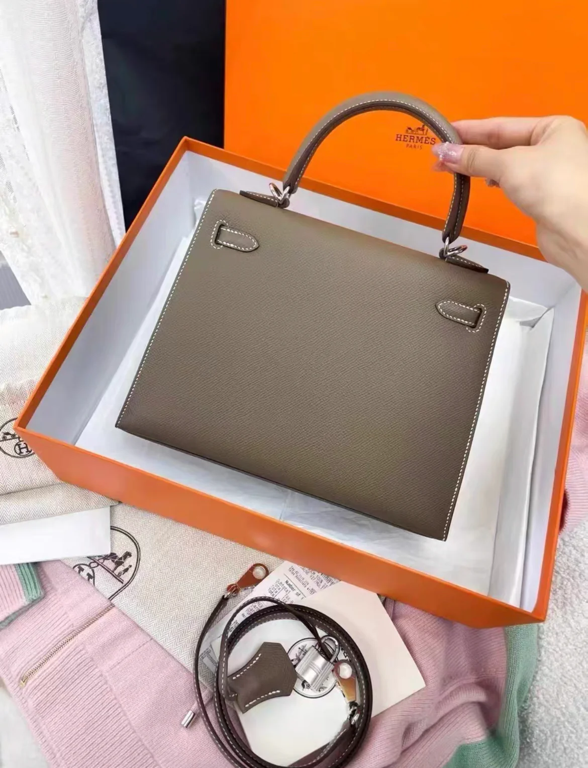 Hermès Kelly 25 Etoupe Epsom Palladium Hardware - Image 3
