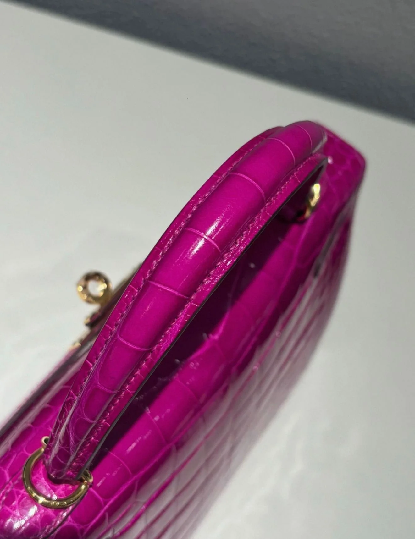 Hermes Kelly 25 Fuchsia 5J shiny crocodile leather gold hardware - Image 5