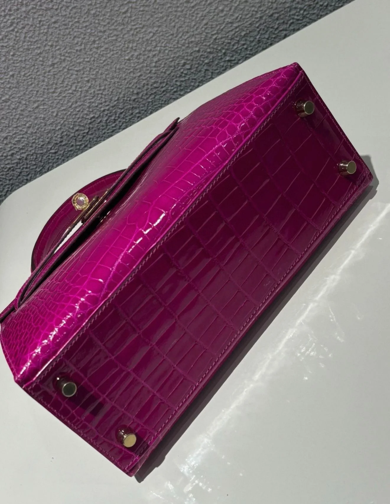 Hermes Kelly 25 Fuchsia 5J shiny crocodile leather gold hardware - Image 6